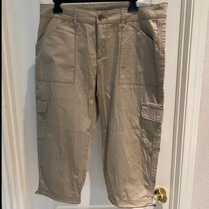 Time and Tru Khaki Capri Pants